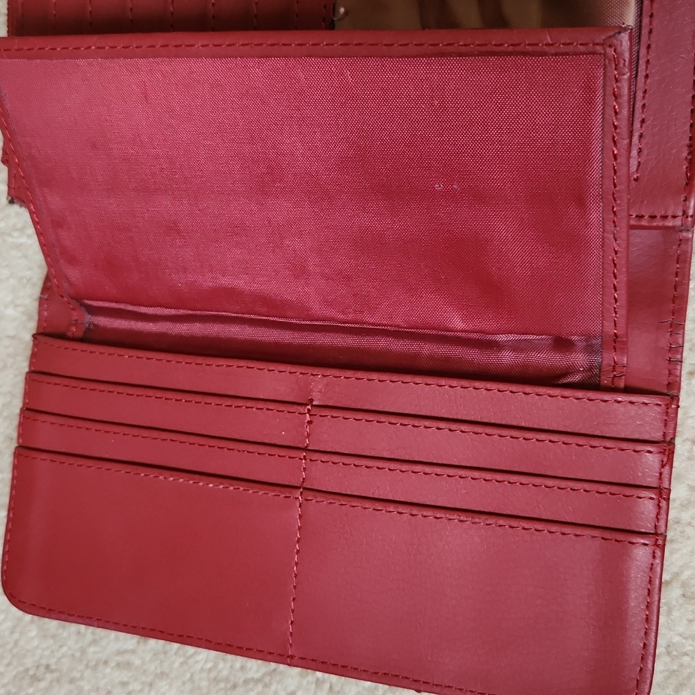 Red Wallet - Picture 4 of 10